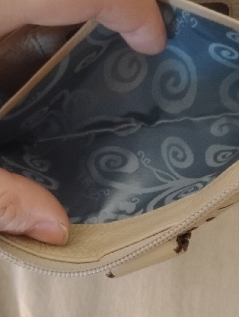 Beautiful Sand Pebble Leather Brighton Wallet - Picture 13 of 14
